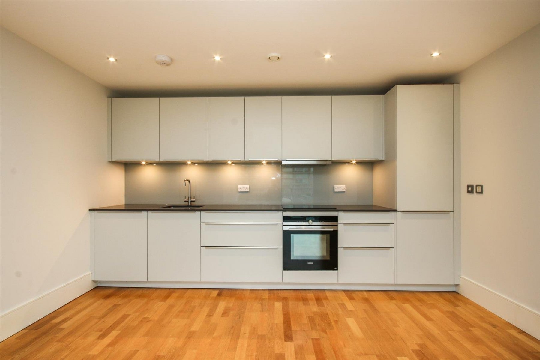 Flat Gillespie Road in Greater London