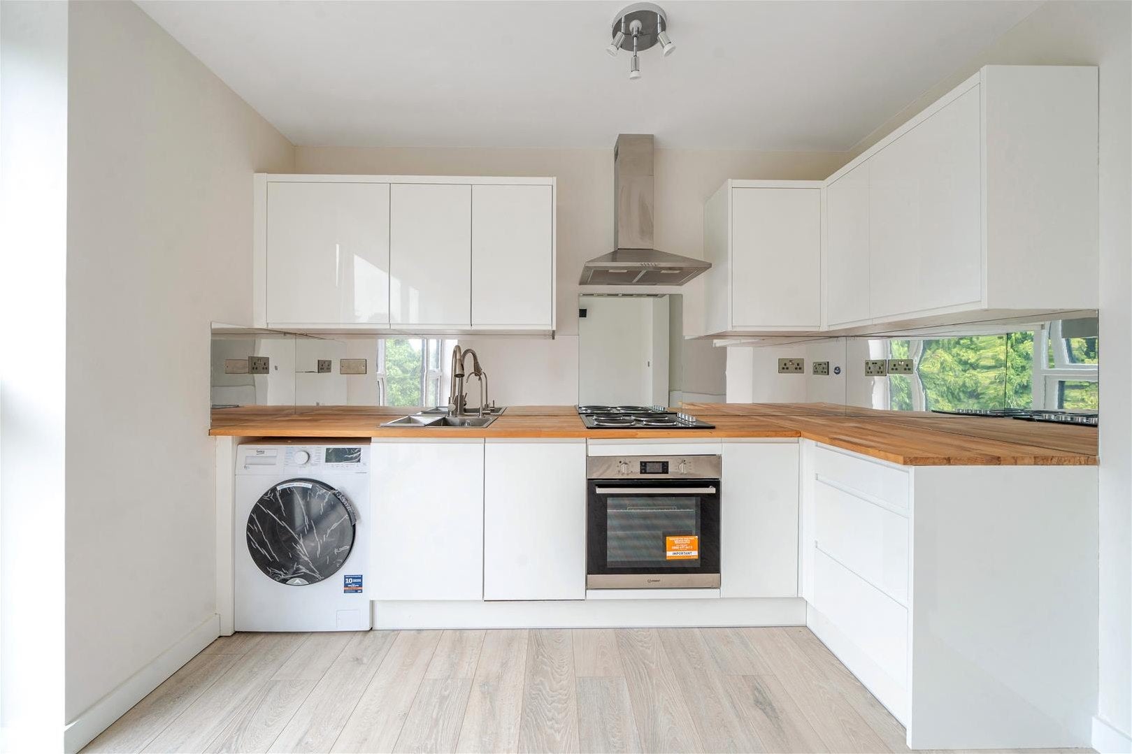 Flat Gunnersbury Avenue in Greater London