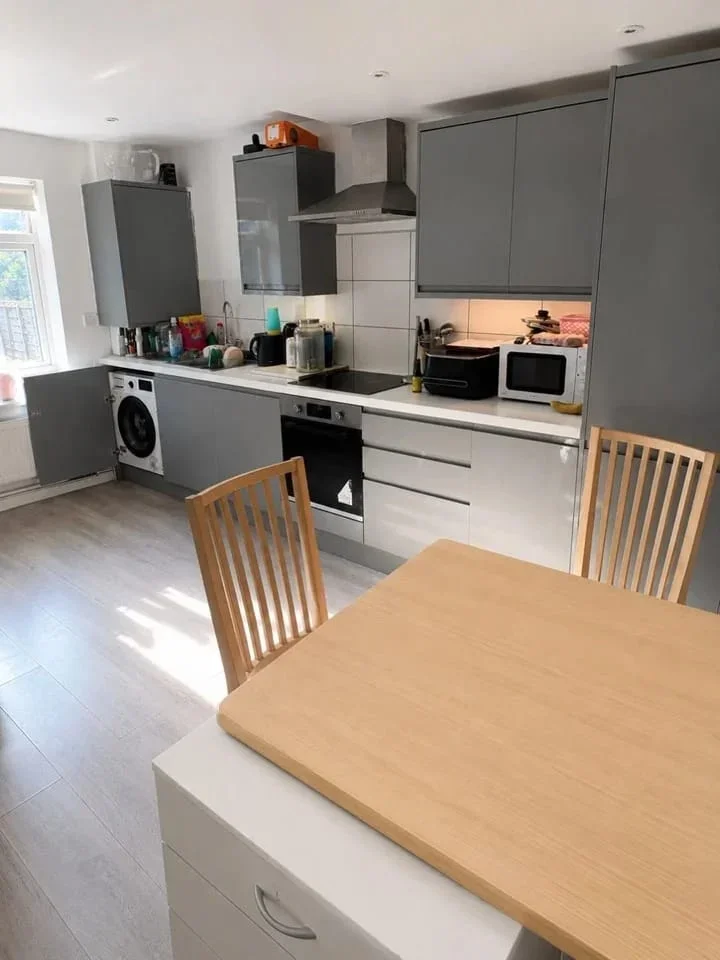 Flat Montrell Road in Greater London