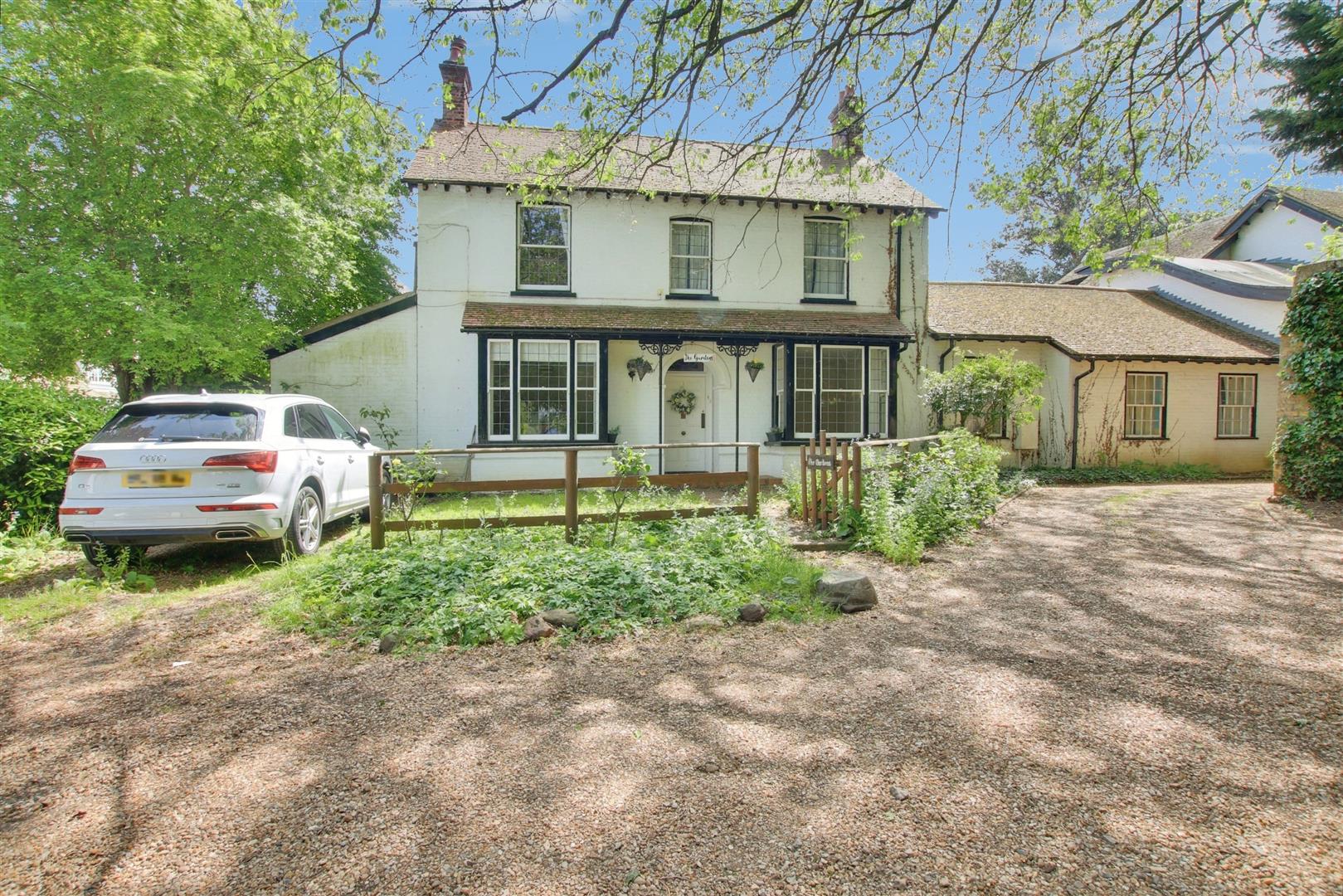 House Thicket Road in Huntingdonshire