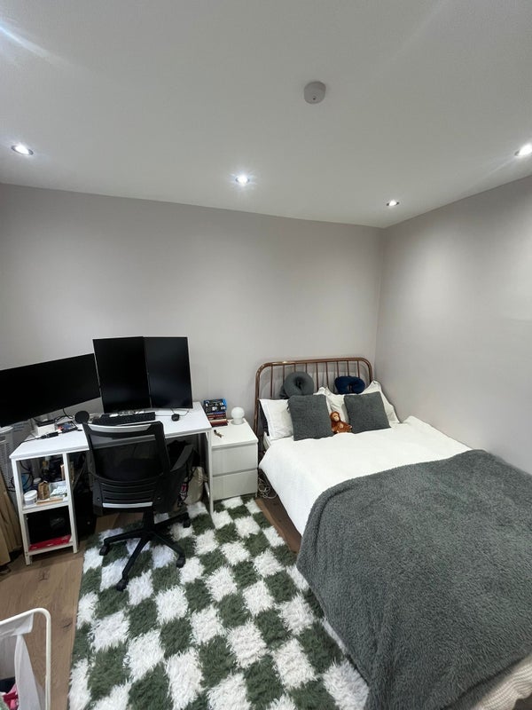 Room Fawe Park Road in Greater London