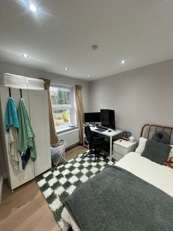 Room Fawe Park Road in Greater London