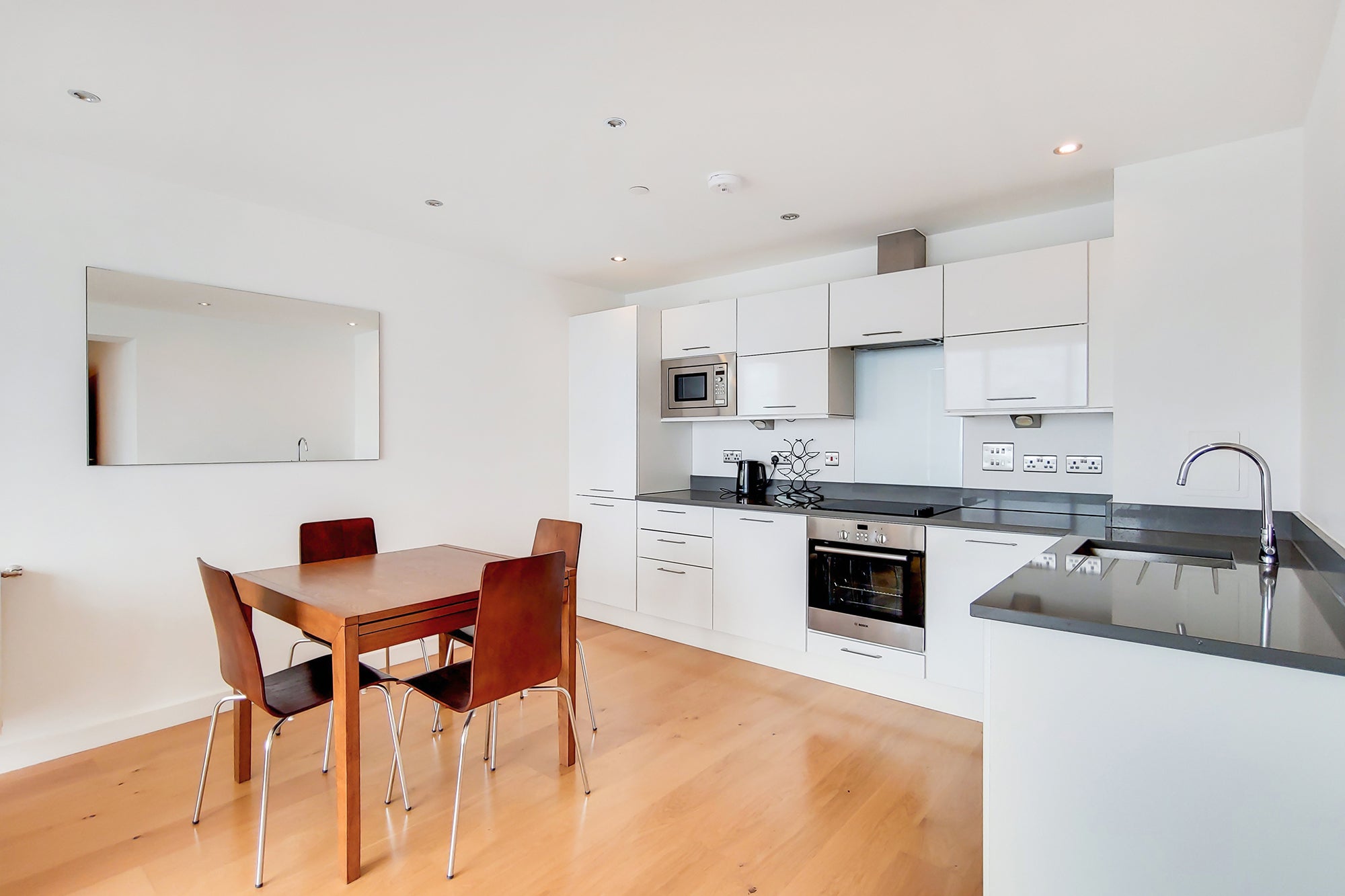Flat Lapis Mews in Greater London