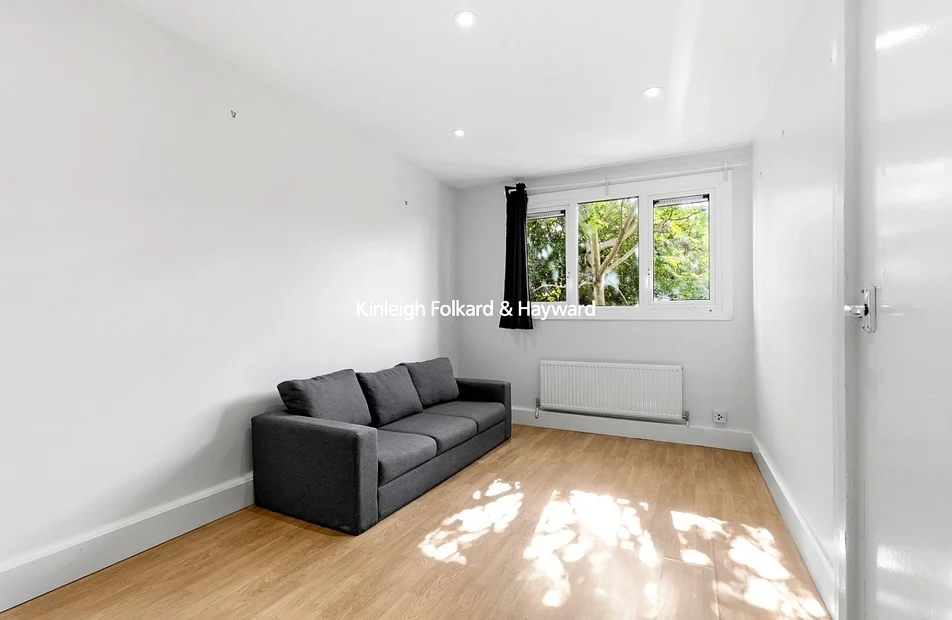 Flat Faraday Close in Greater London