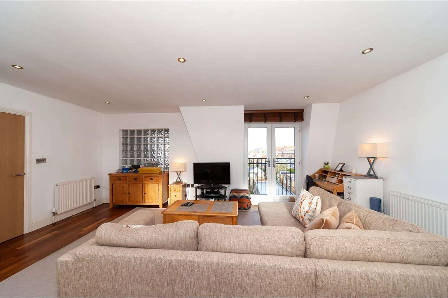 Flat Battersea Park Road in Greater London