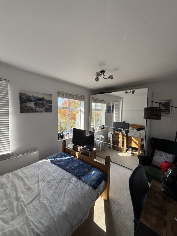 Room Fieldview in Greater London