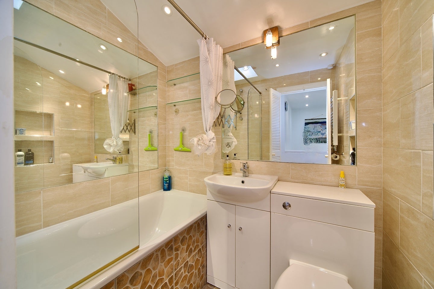 House Hazel Close in Greater London