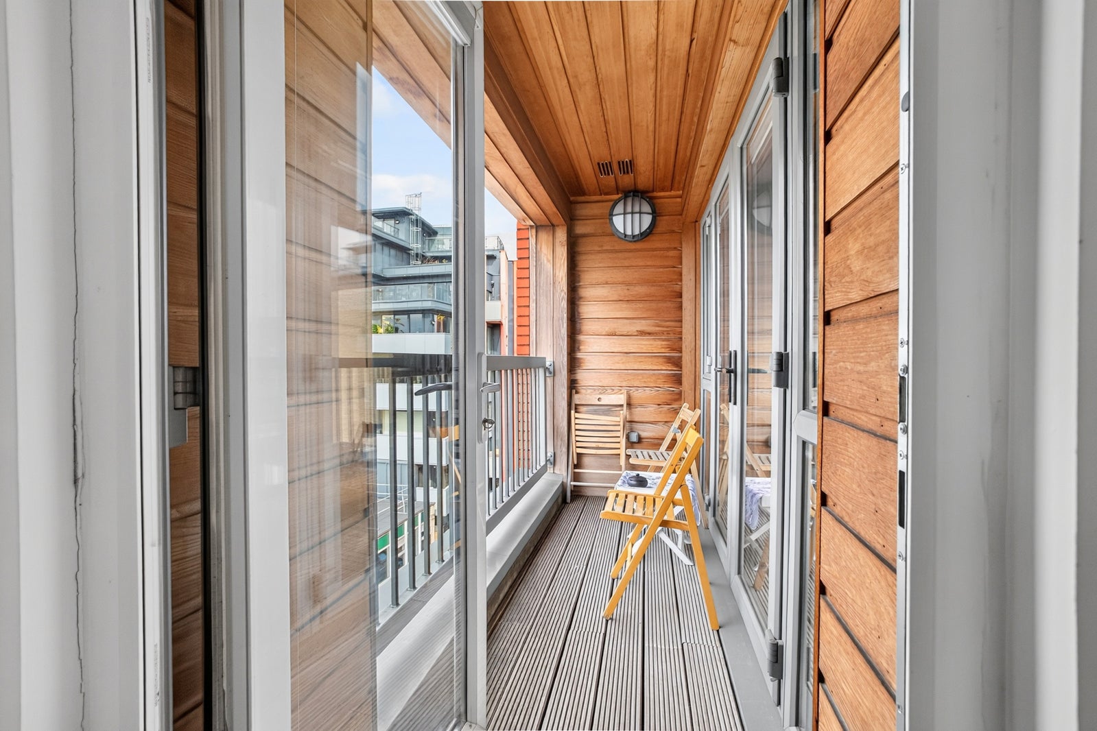 Flat Ropewalk in Greater London