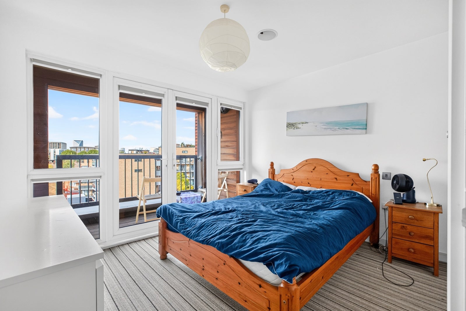 Flat Ropewalk in Greater London