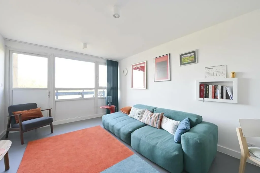 House Lovat Close in Greater London