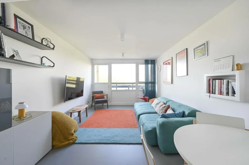 House Lovat Close in Greater London