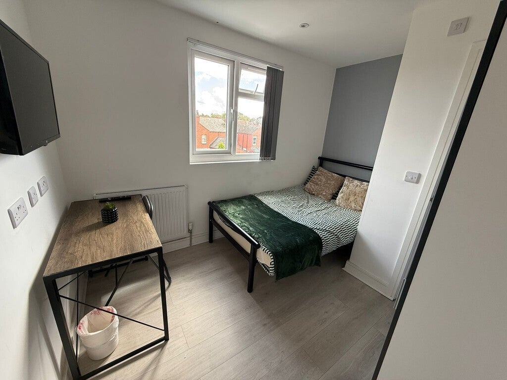 Room Marlborough Road in Coventry