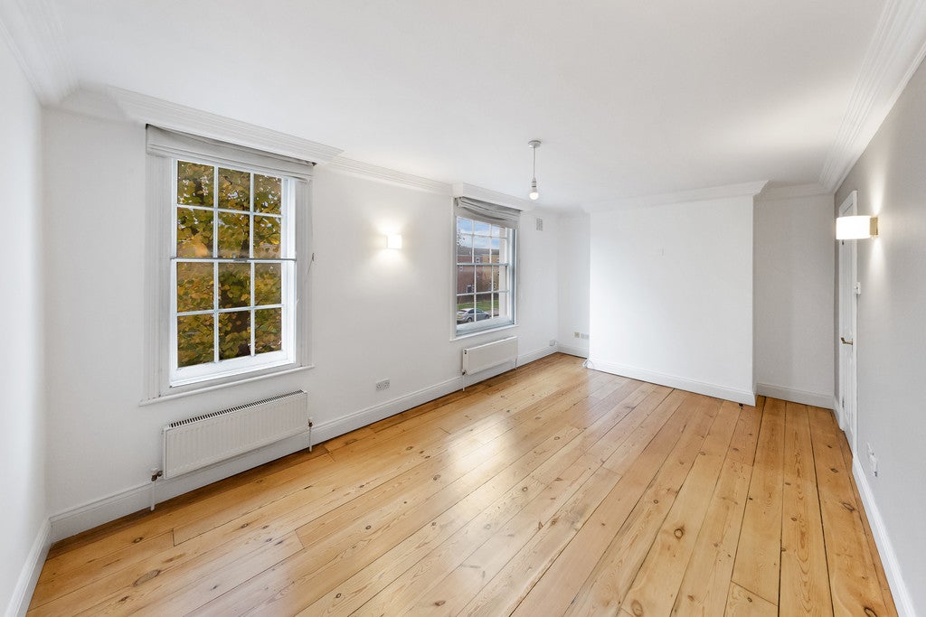 Flat Evans Close in Greater London