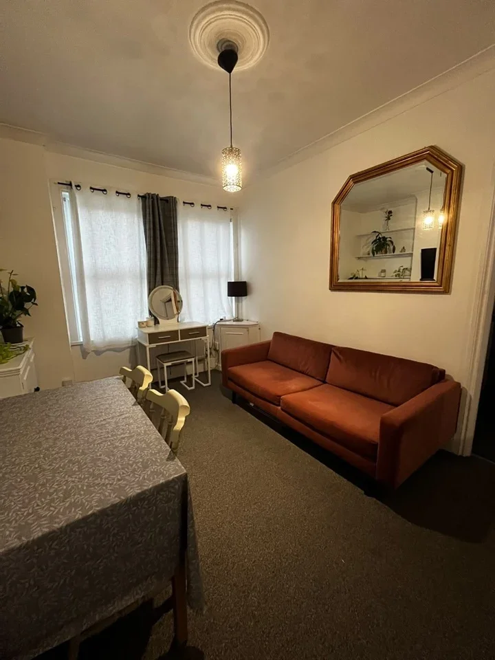Flat Franciscan Road in Greater London