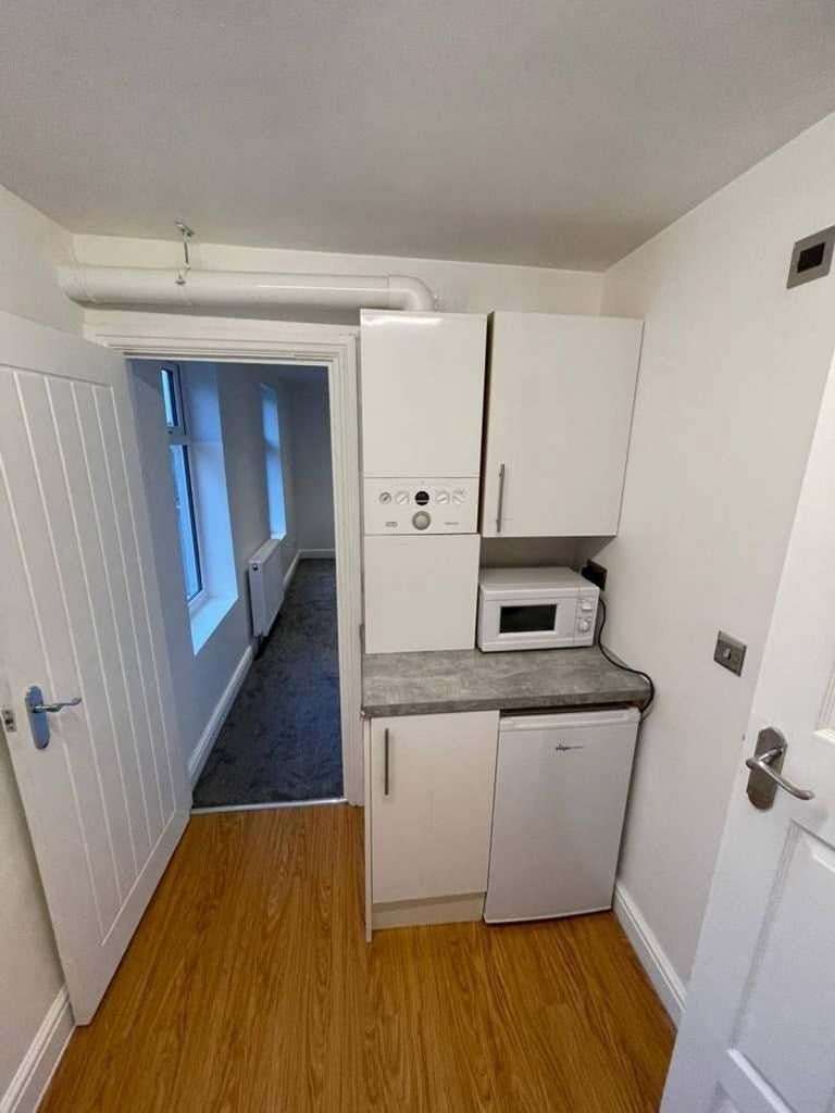 Flat Thornhill Road in Greater London