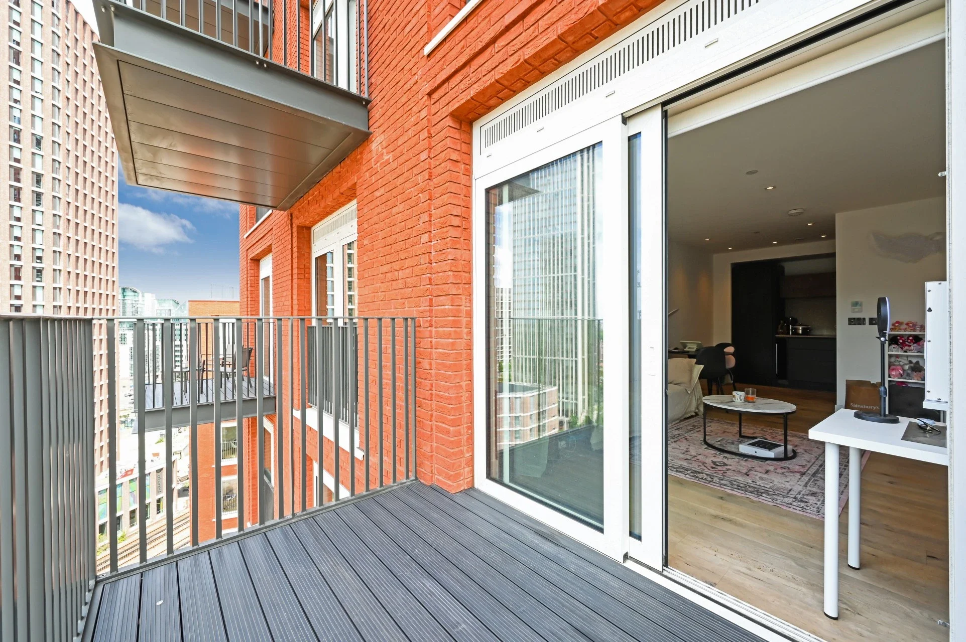 Flat Trenchold Street in Greater London
