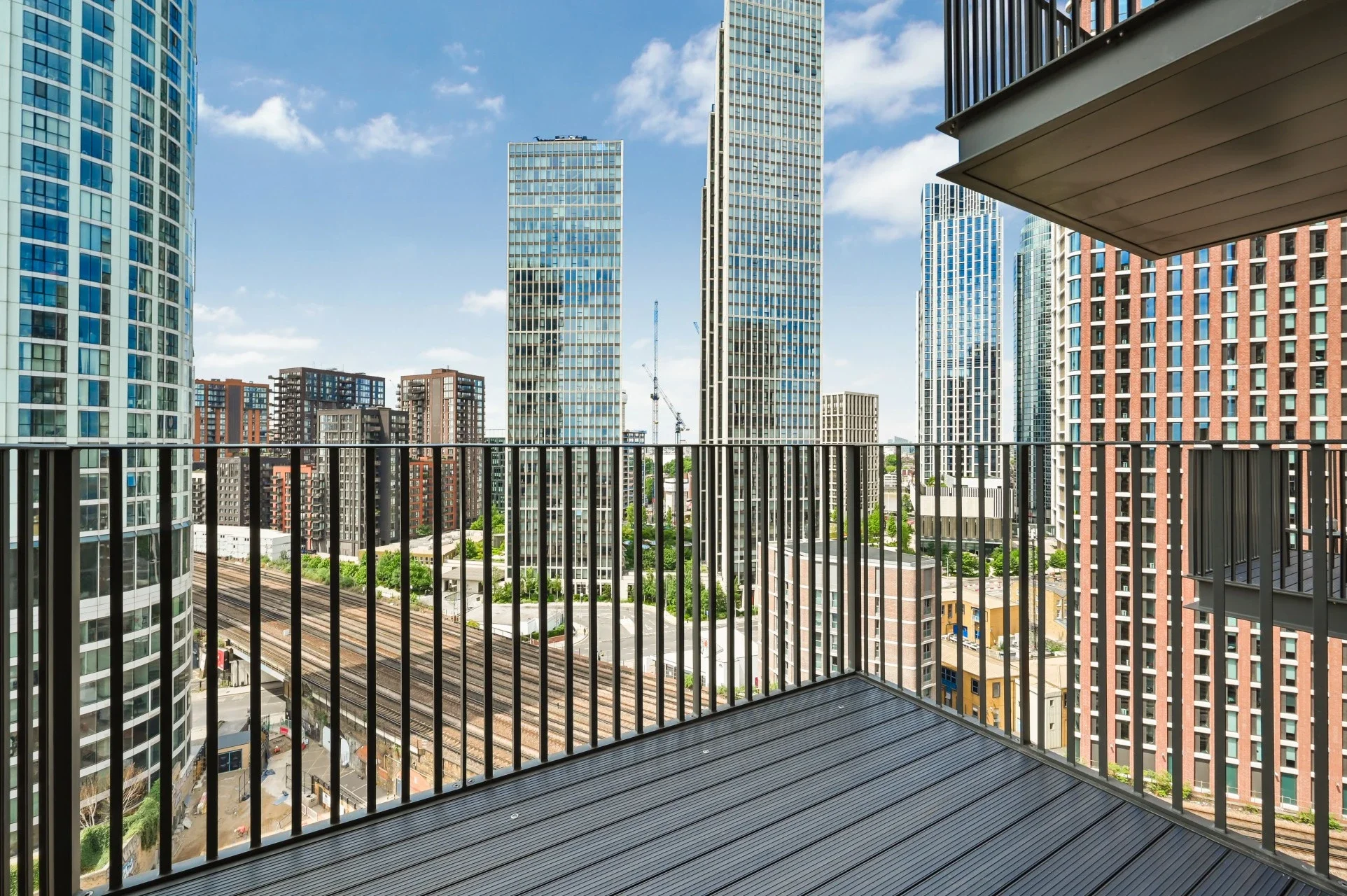 Flat Trenchold Street in Greater London