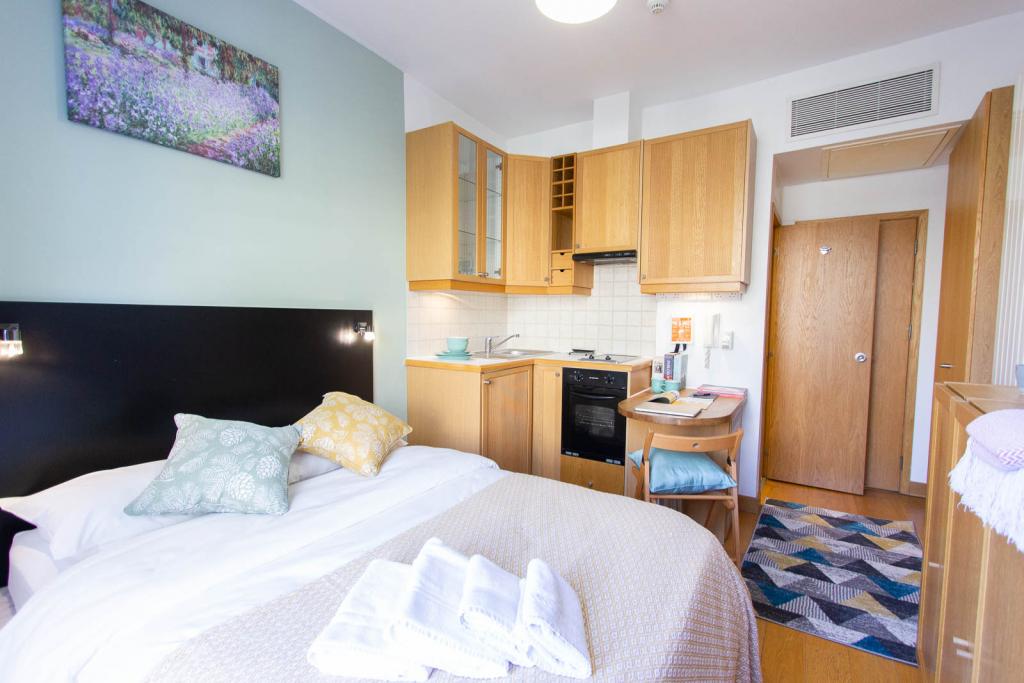 Flat Cartwright Gardens in Greater London