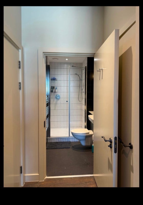 Room Atlantic Crescent in Greater London