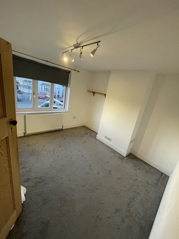 Room Ventnor Avenue in Bristol