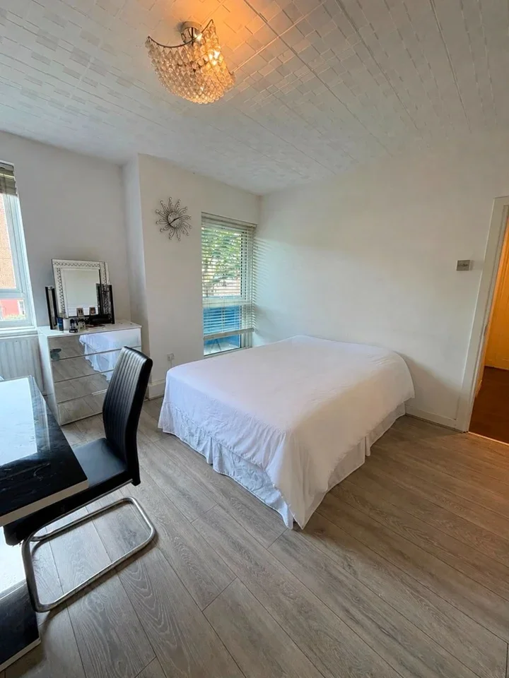 Room Hanbury Street in Greater London