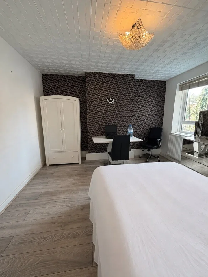Room Hanbury Street in Greater London