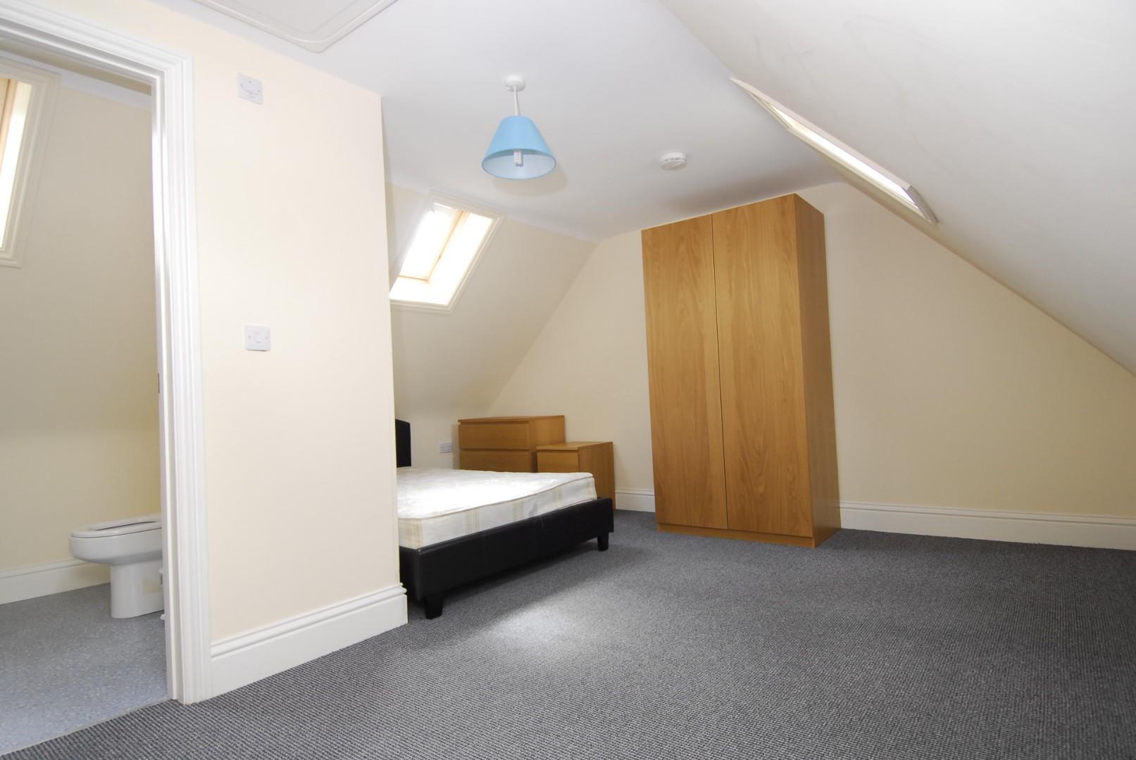 Room Quaker Lane in Plymouth