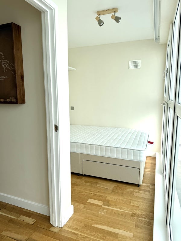 Room Prescott Place in Greater London