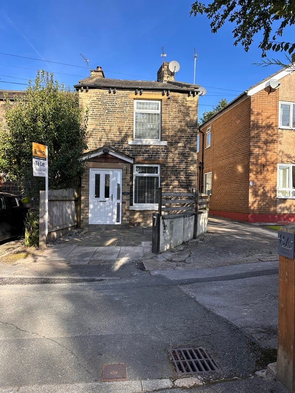 House Whitehall Road East in Kirklees