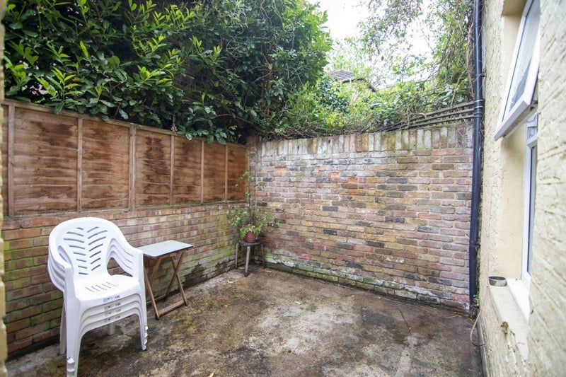 Room Tunis Road in Greater London
