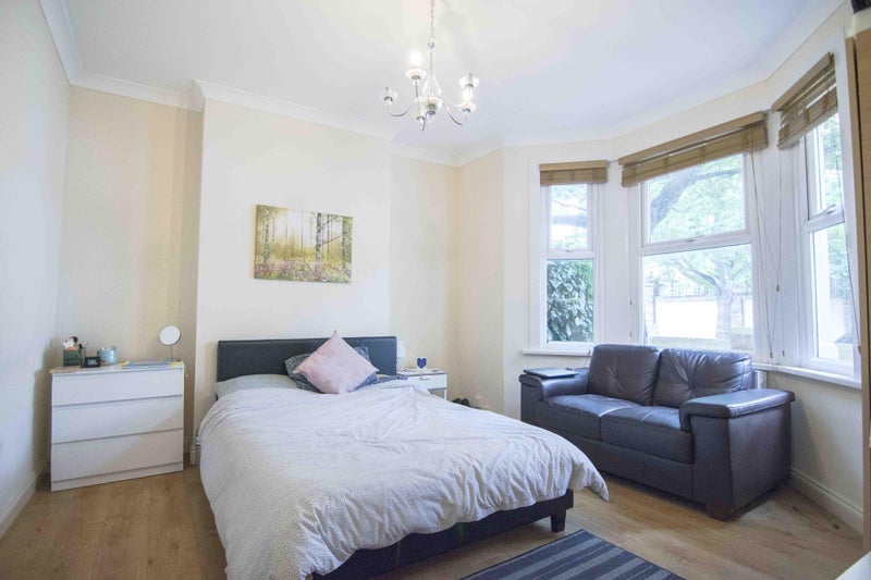 Room Tunis Road in Greater London