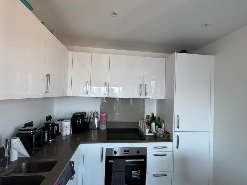 Room Norah Smyth Road in Greater London