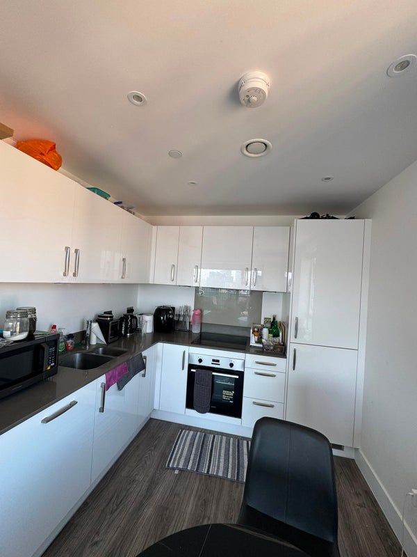 Room Norah Smyth Road in Greater London