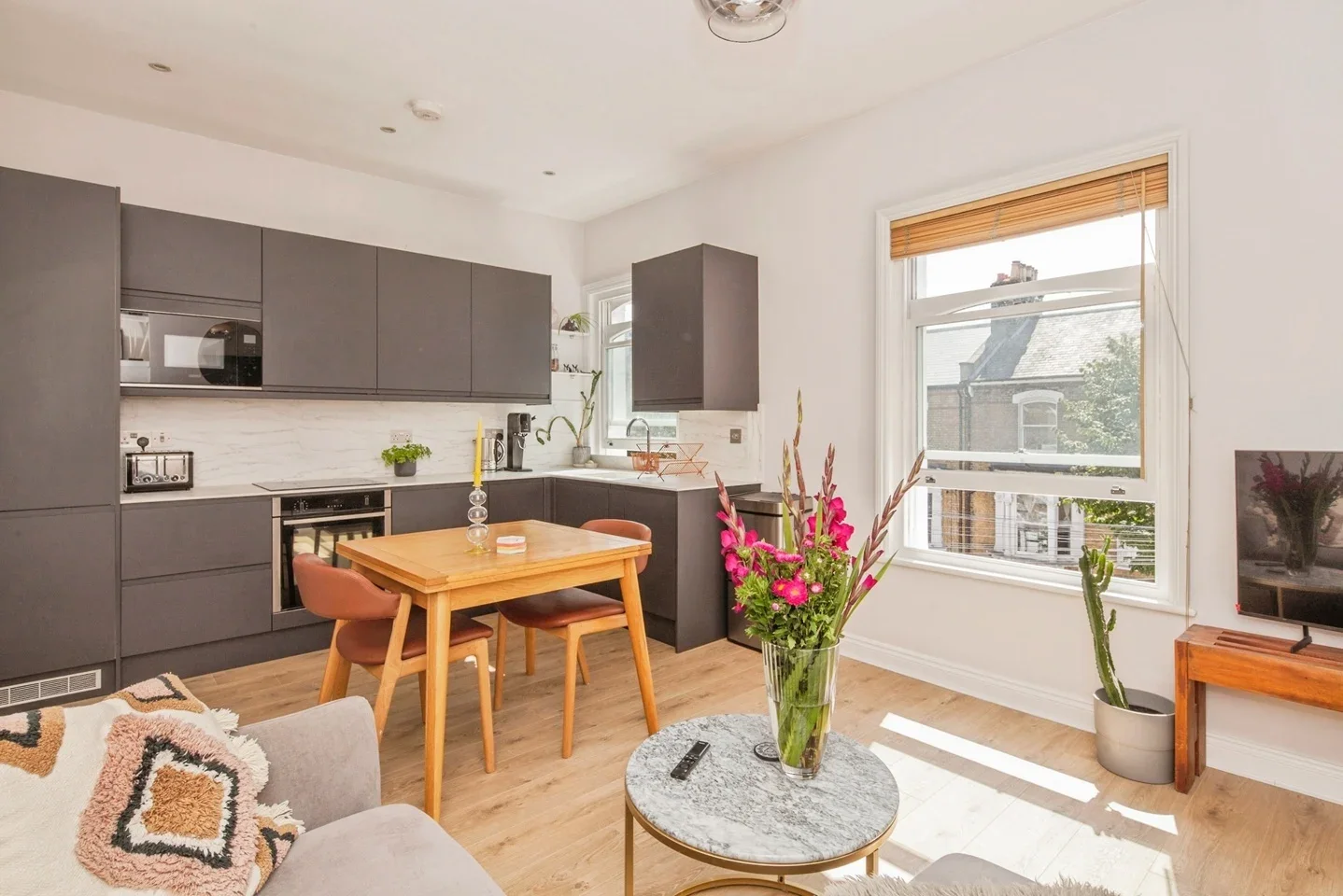 Flat Kellett Road in Greater London