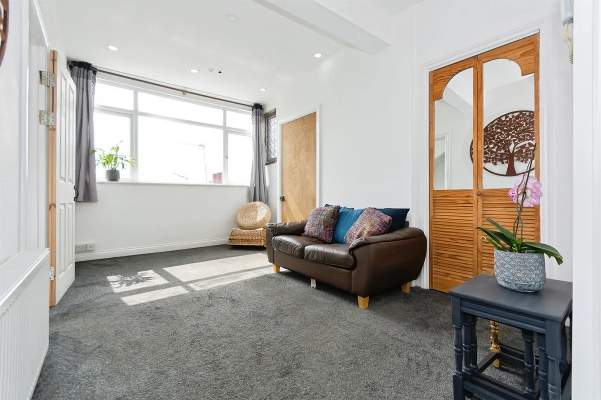 Flat Summerfield Crescent in Birmingham