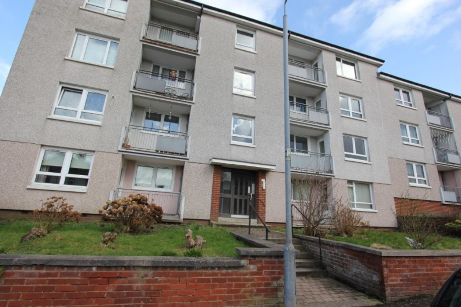 Flat Balerno Drive in Glasgow