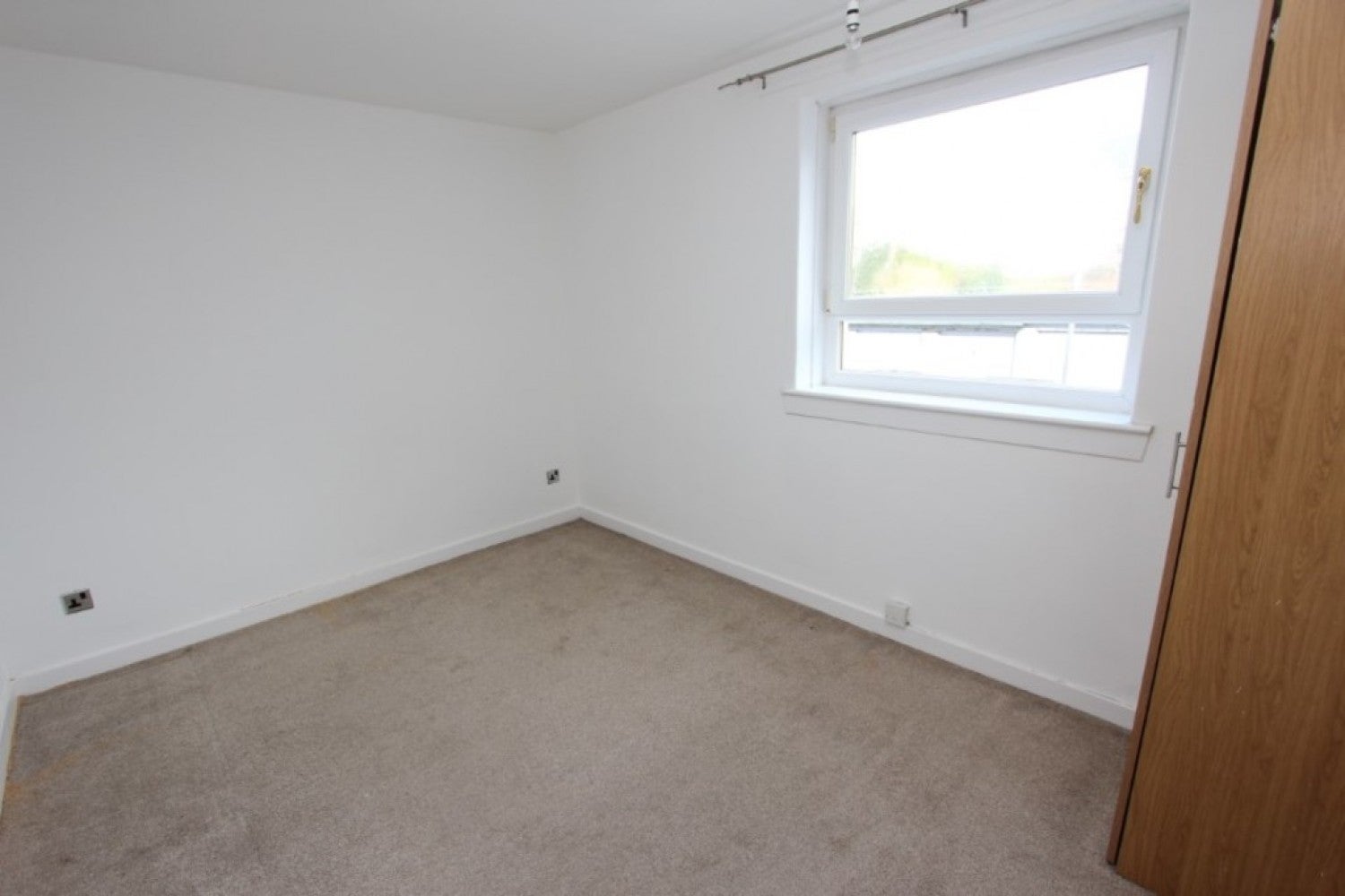 Flat Balerno Drive in Glasgow