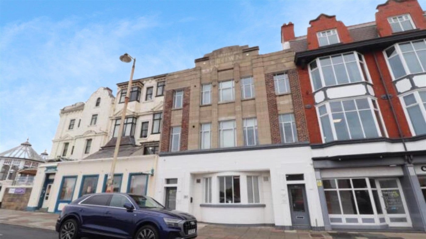 Flat Coronation Walk in Southport