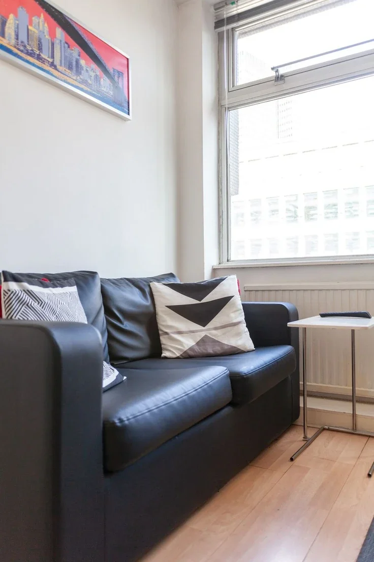 Flat Grafton Way in Greater London