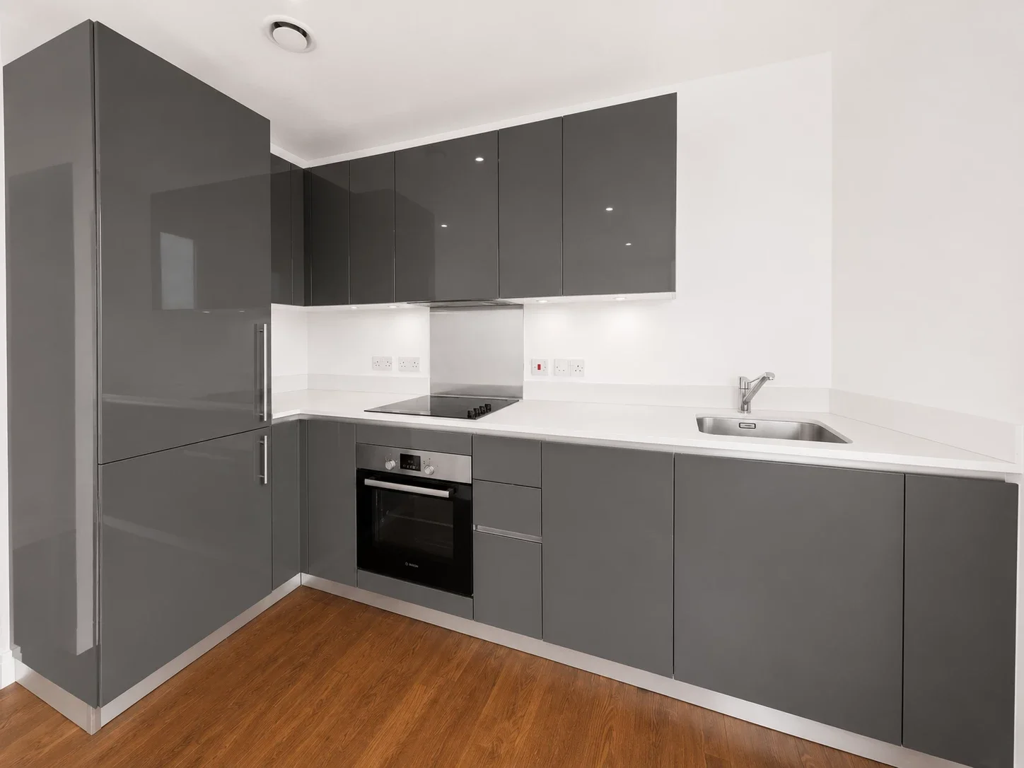 Flat Arsenal Way in Greater London