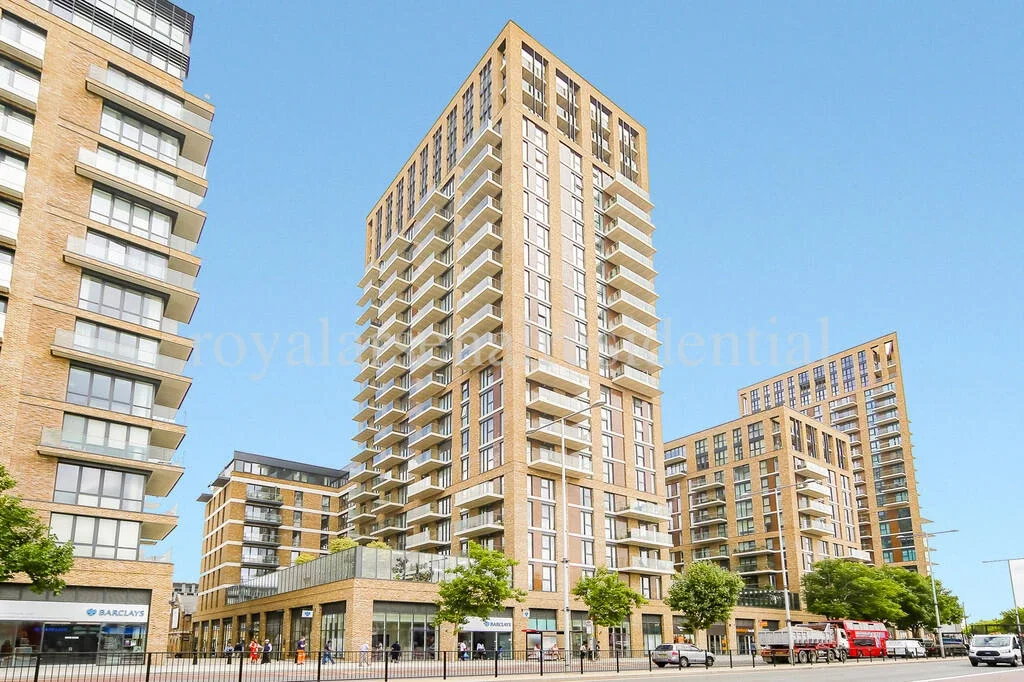 Flat Arsenal Way in Greater London