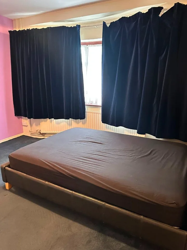 Room Haslemere Avenue in Greater London
