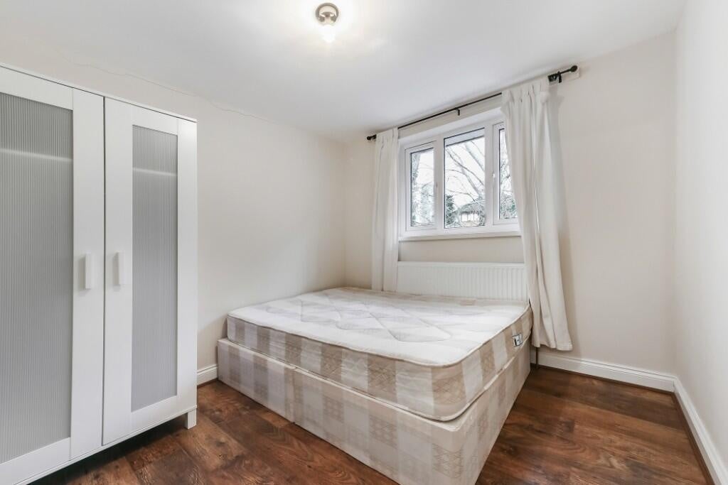 Flat Heath Road in Greater London