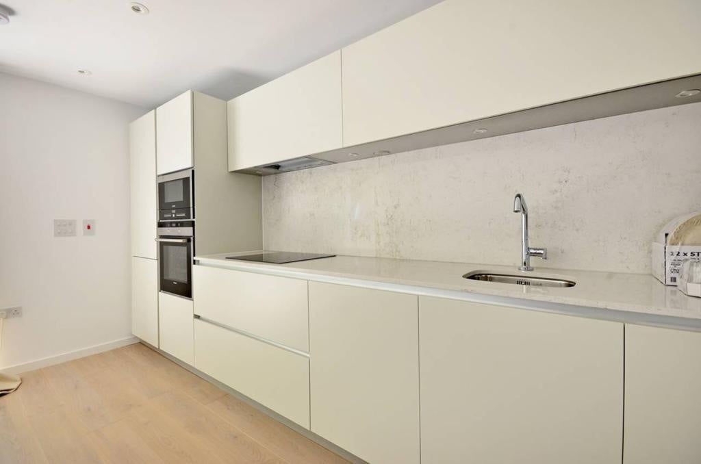 Flat Heath Road in Greater London