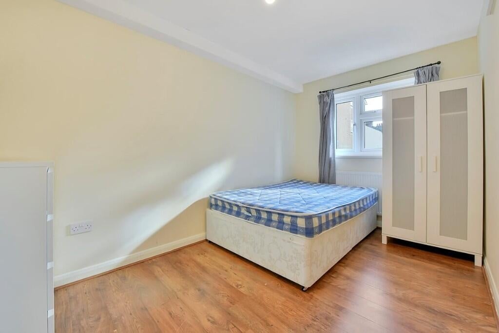 Flat Heath Road in Greater London