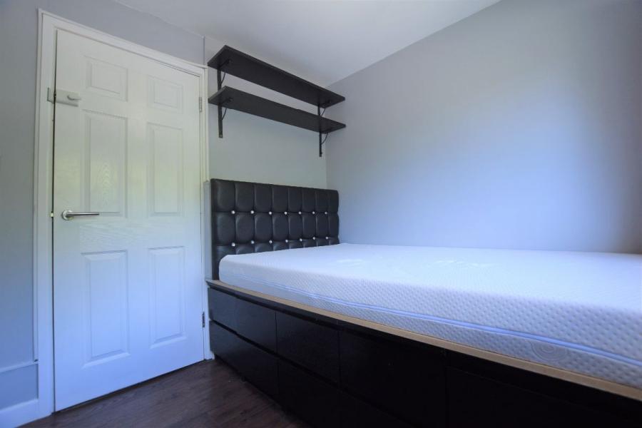 Room Tenterden Drive in Canterbury