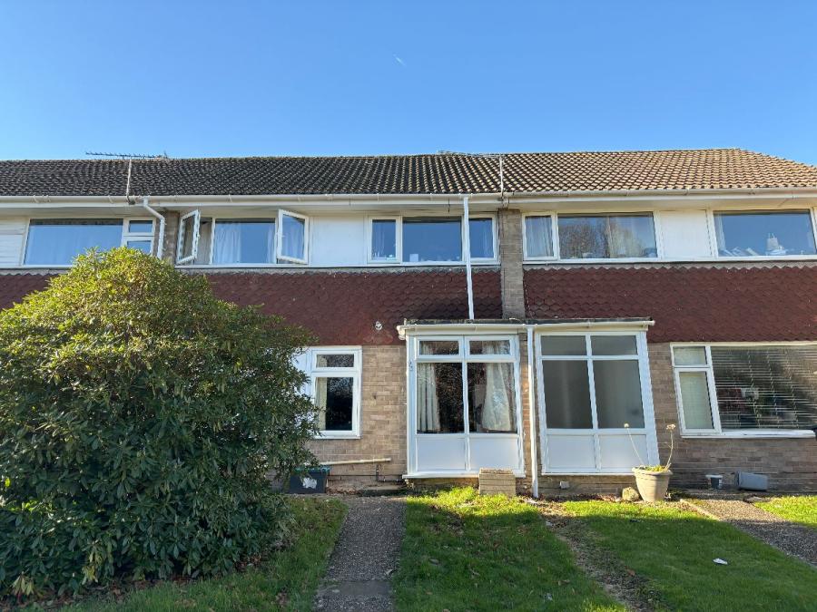 Room Tenterden Drive in Canterbury