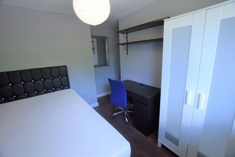 Room Tenterden Drive in Canterbury