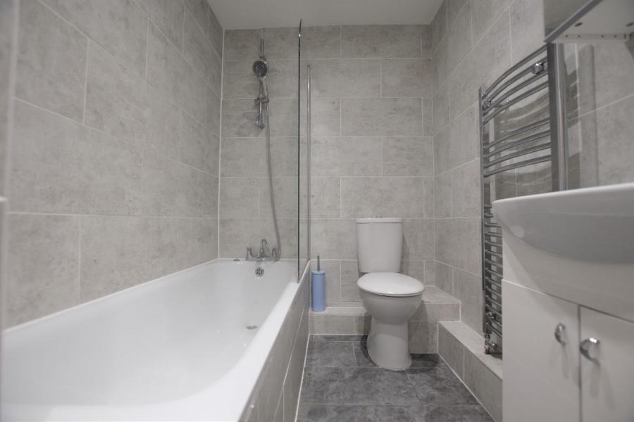 Room Tenterden Drive in Canterbury