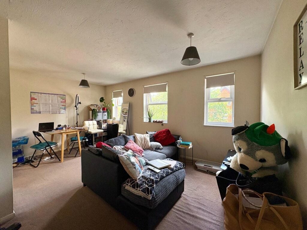 Flat Shelley Court in Surrey Heath